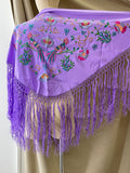M01-2 Mantón bordado lila con flores y aves con flecos MANT3999