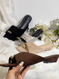 Sandalias planas de punta cuadrada con detalle metálico – estilo elegante y versátil AA68
