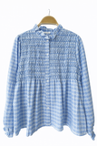Blusa azul claro de cuello alto con fruncido y manga larga 97017-AZU