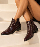 Botines de Mujer Efecto Cocodrilo con Tachuelas y Ojales Metálicos, Punta Fina, Tacón Ancho y Cremallera Lateral – Negro y Burdeos 5801