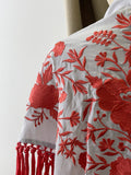 LA-MOD13 MANTONCILLO BORDADO  ACAPULCO GRIS CON FLECO CORAL  MANT6999