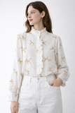 Blusa blanca bordada de manga larga con cuello fruncido 3025-BE