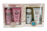 KYRA pack regalo mujer Christmas ELIJE LA FRAGANCIA INSPIRADA EN ROSA - bianco latte - 1 set perfume 100ml + crema corporal 150 ml