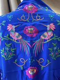 M01-2 Mantón bordado azul con flores y aves con flecos MANT3999