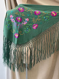 M01-2 Mantón bordado verde con flores y aves con flecos MANT3999