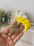Peineta dorada con flores clavel Accesorio flamenco para el cabello BRO899