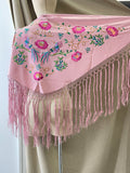 M01-2 Mantón bordado rosa con flores y aves con flecos MANT3999