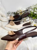 Zapato destalonado de mujer con puntera fina y adorno metálico P-1528