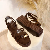 Sandalias de plataforma estilo alpargata con tiras cruzadas | Dedo con adorno metálico - FELIZ SHOPPING 