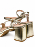 Sandalias de Tacón Ancho Doradas – Elegancia y Comodidad W6932
