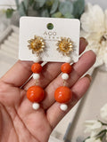 Aretes colgantes vintage con flor dorada y cuentas rojas pen899