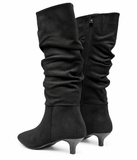 Botas Altas de Mujer con Tacón Bajo Fino, Punta Afilada y Efecto Arrugado – Estilo Elegante SF006