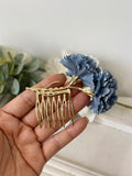 Peineta dorada con flores clavel Accesorio flamenco para el cabello BRO899