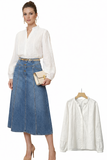 Blusa blanca bordada de cuello alto y manga larga Q8342