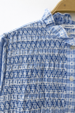 Blusa azul claro de cuello alto con fruncido y manga larga 97017-AZU