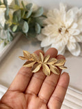 Broche y Peineta Dorada con Hojas-Accesorio Flamenco BRO499