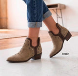 Botines de Mujer con Tachuelas y Cremallera Lateral – Tacón Bajo de 4 cm, Punta Fina, Estilo Casual y Elegante Y2092