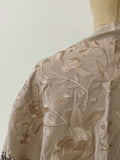 L01-270034 MANTON BORDADO FLRCO CORTO BEIGE KHAKI