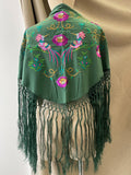 M01-2 Mantón bordado verde con flores y aves con flecos MANT3999