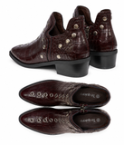 Botines de Mujer Efecto Cocodrilo con Tachuelas y Ojales Metálicos, Punta Fina, Tacón Ancho y Cremallera Lateral – Negro y Burdeos 5801