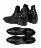 Botines de Mujer Efecto Cocodrilo con Tachuelas y Ojales Metálicos, Punta Fina, Tacón Ancho y Cremallera Lateral – Negro y Burdeos 5801