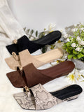 Sandalias planas de punta cuadrada con detalle metálico – estilo elegante y versátil AA68