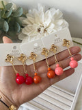 Pendientes largos de flor con bola -echo mano PEN699