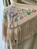 M01-2 Mantón bordado beige con flores y aves con flecos MANT3999