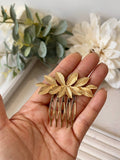 Broche y Peineta Dorada con Hojas-Accesorio Flamenco BRO499