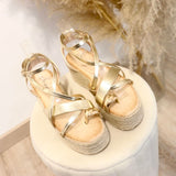 Sandalias de plataforma estilo alpargata con tiras cruzadas | Dedo con adorno metálico - FELIZ SHOPPING 